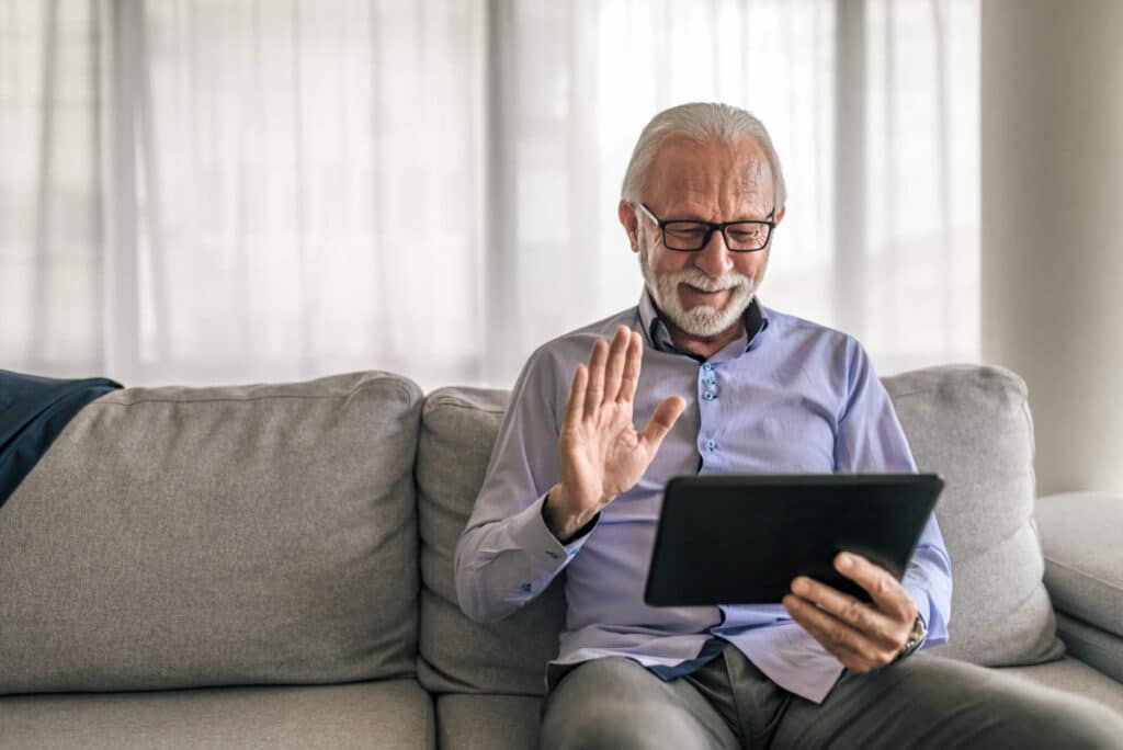4 ways to help seniors stay socially connected